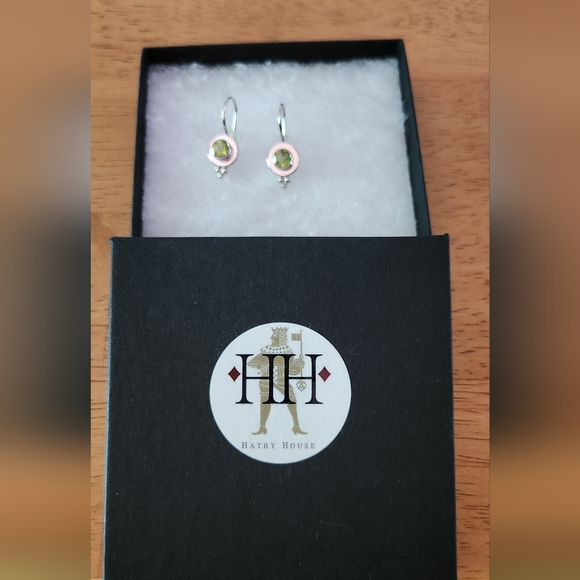 BRAND NEW!! PROFESSIONALLY HANDCRAFTED! GENUINE PERIDOT STERLING SILVER EARRINGS - Picture 2 of 4